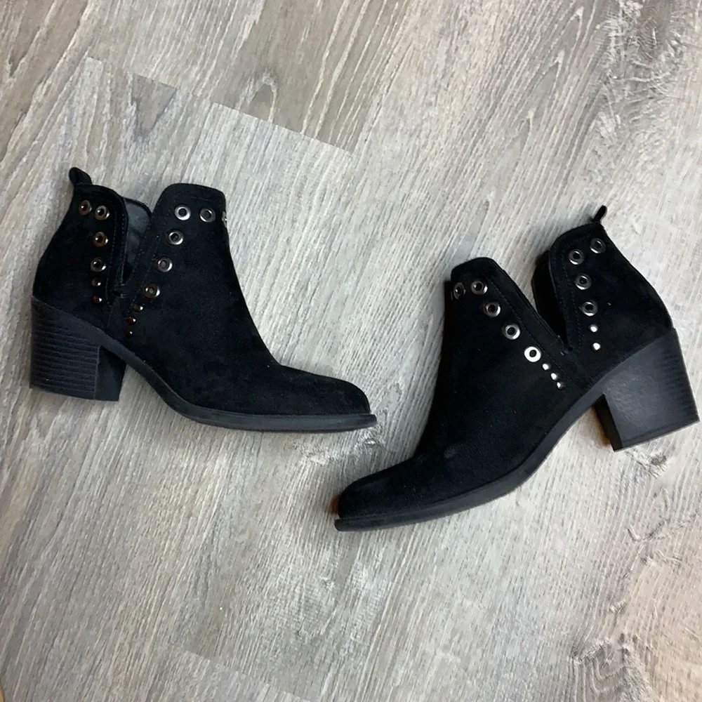 Black Ankle Boots With Silver Grommets Size 8.5